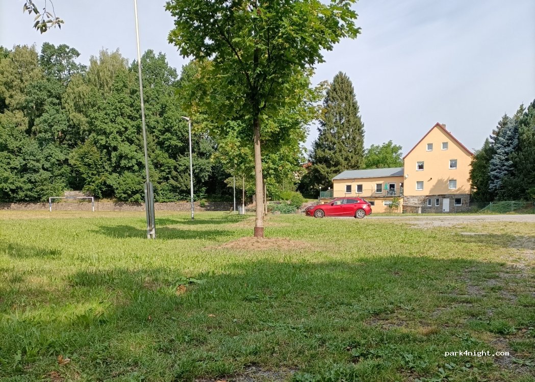 (01904) Steinigtwolmsdorf - 1 Am Sportplatz — foto