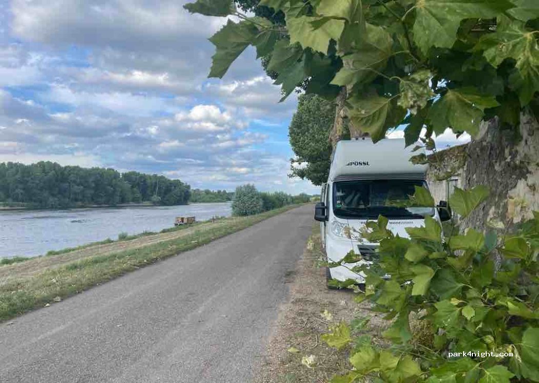 (41500) Saint-Dyé-sur-Loire - 122 Quai de la Loire — foto