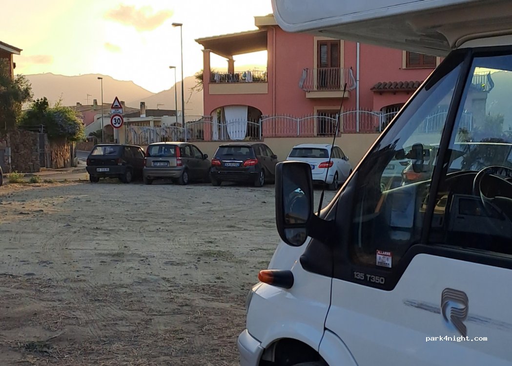(09049) Villasimius - 44 Via Fratelli Cervi — foto