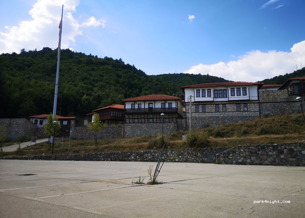 (1010) Gorno Nerezi - Unnamed Road — foto 2