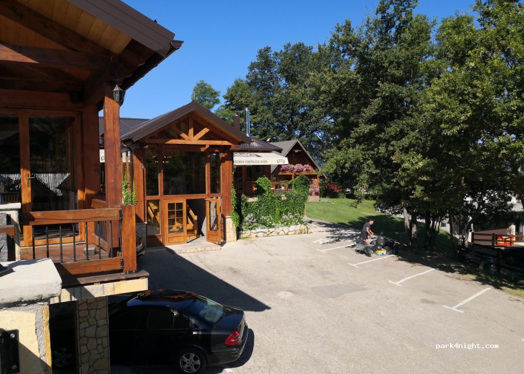 Restoran Uskopaljski dvori — foto