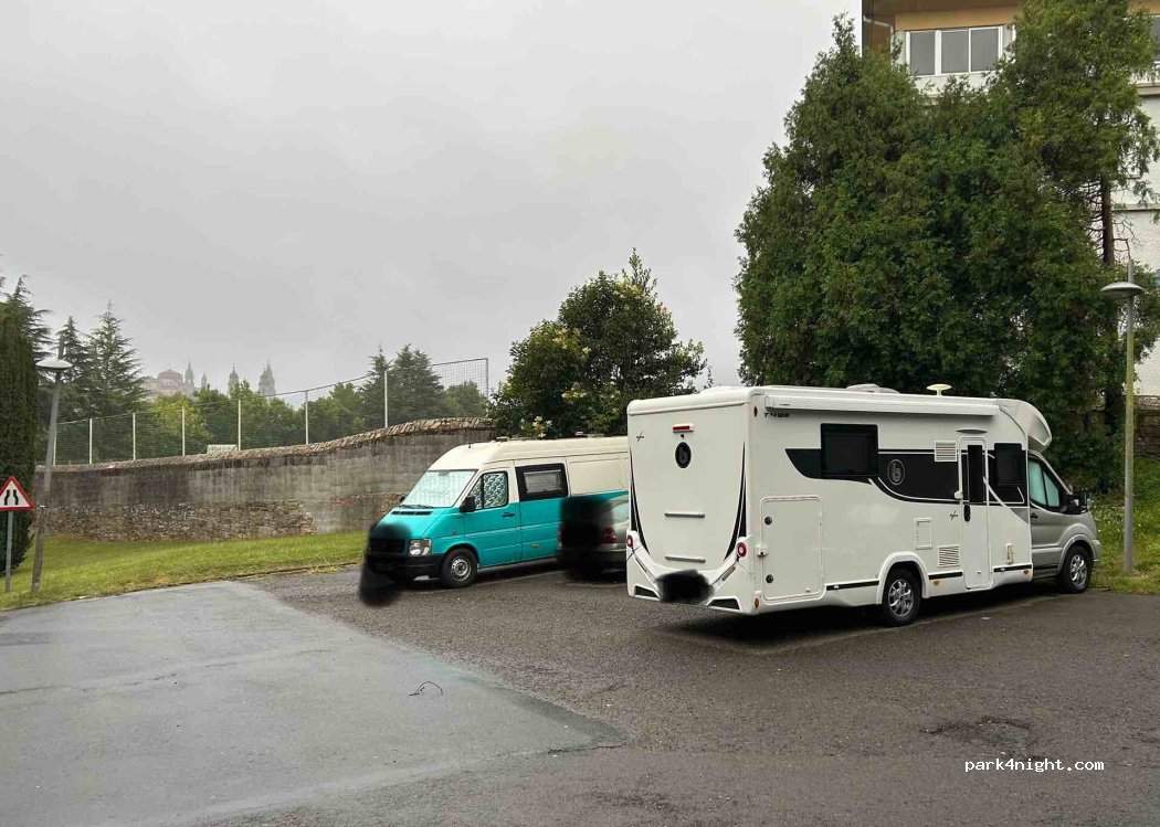 (15705) Santiago de Compostela - 48 Rúa de Vista Alegre — foto 2