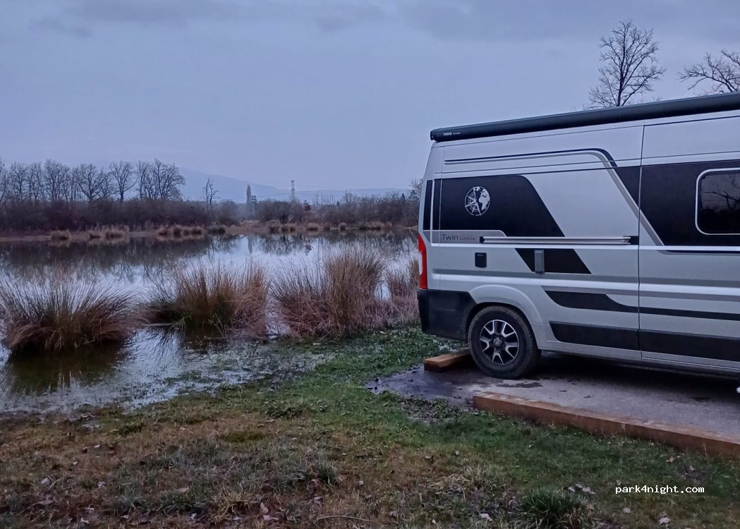 Aire de camping-cars Morestel — foto 5