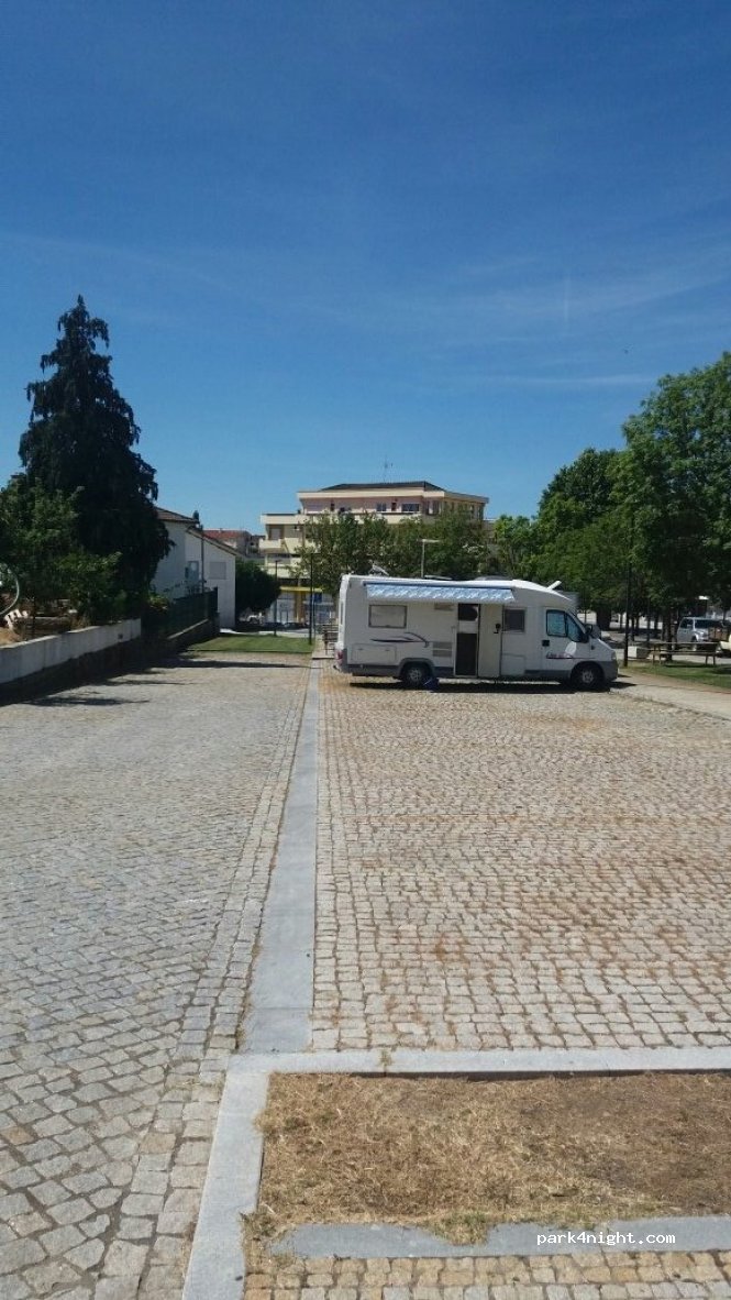 (5350-022) Alfândega da Fé - R1 de Maio — foto 2