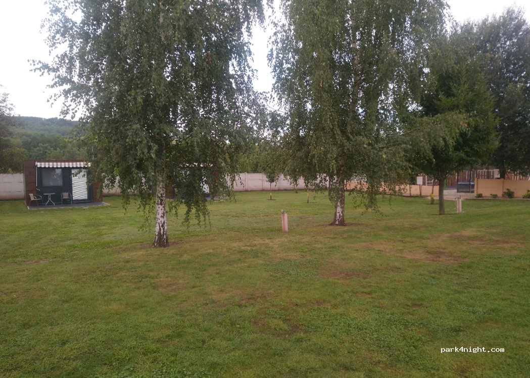 Kemping K2 Kamenín/Kéménd — foto