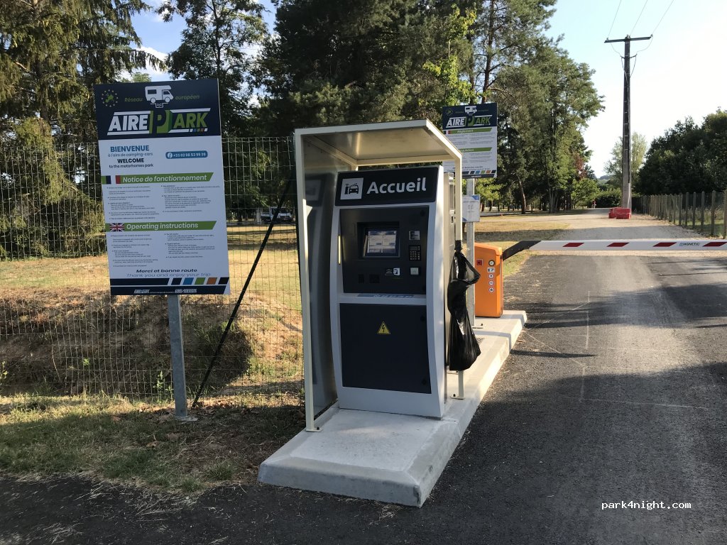 Aire de camping-cars de Fontet - AIREPARK — foto 2