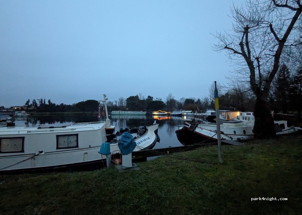 Aire de camping-cars de Fontet - AIREPARK — foto 4