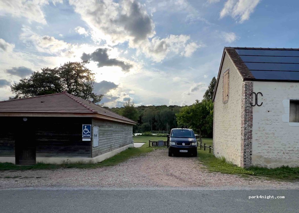 (61360) Pervenchères - Rue de l'Étang — foto 3