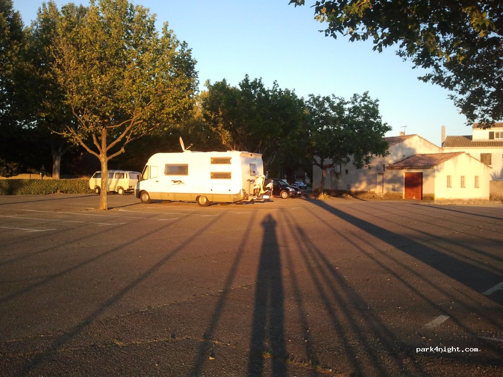 (13310) Saint-Martin-de-Crau - Avenue Saint Roch — foto