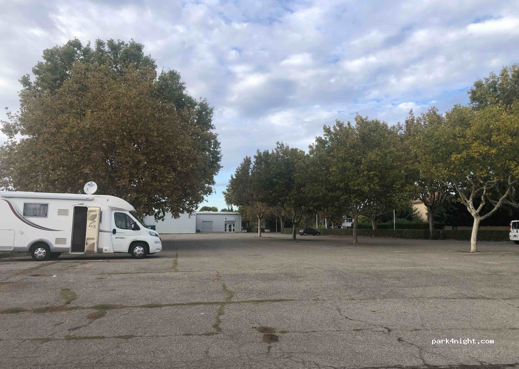 (13310) Saint-Martin-de-Crau - Avenue Saint Roch — foto 2