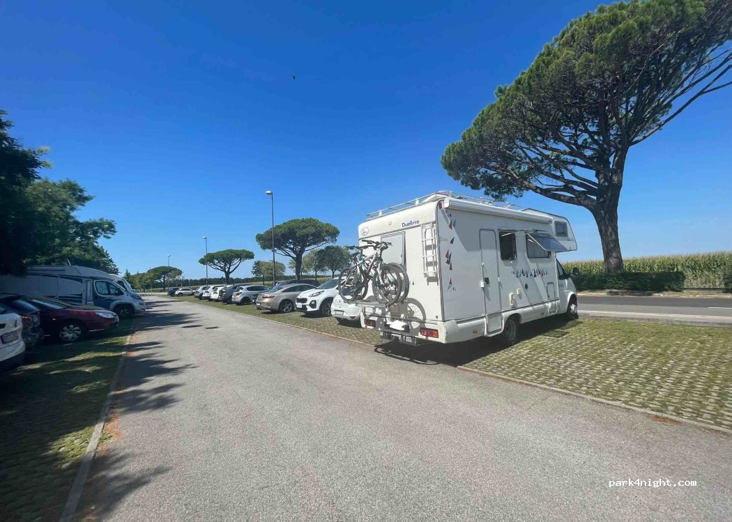 (30016) Lido di Jesolo - 8/10 Via Pio La Torre — foto 2