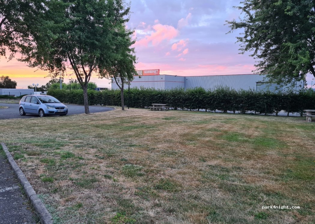 (03390) Montmarault - Unnamed Road — foto