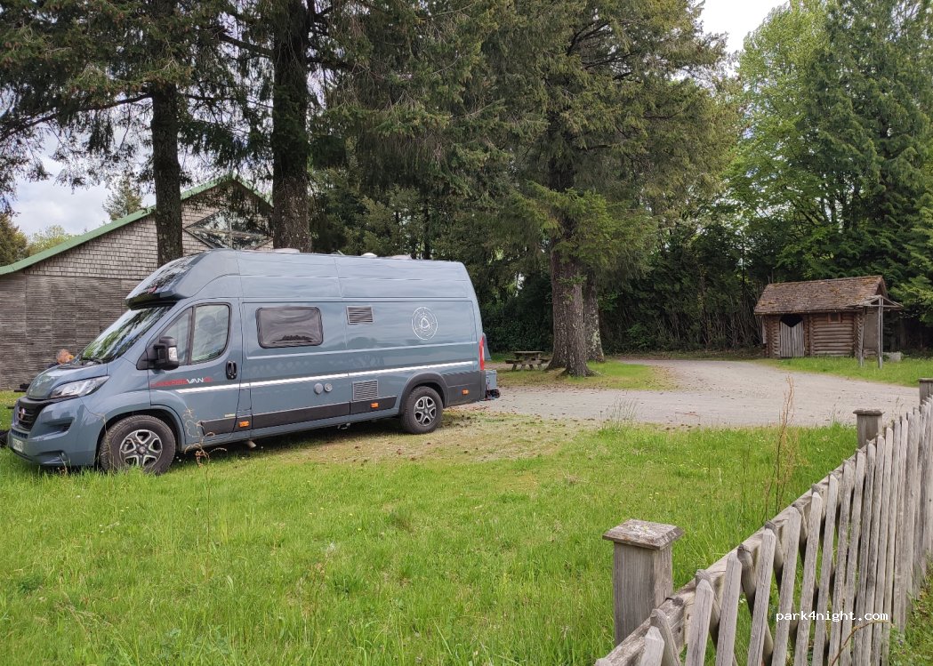 (87150) Oradour-sur-Vayres - Château des Brosses — foto 3