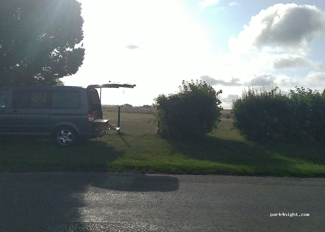 (28140) Loigny-la-Bataille - 10 Rue du Commandant de Troussures — foto 3
