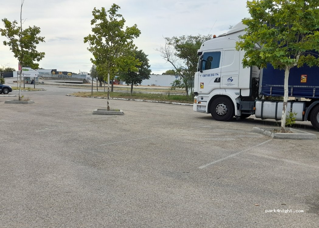 (13200) Arles - 17 Avenue du Maréchal Juin — foto