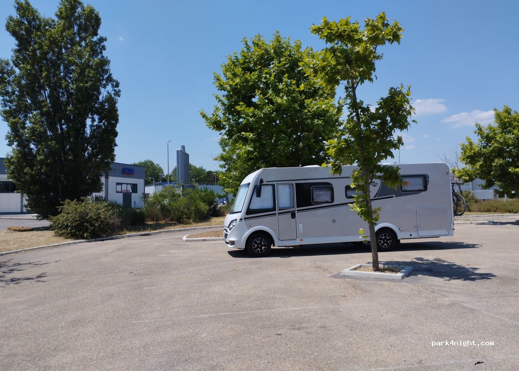(13200) Arles - 17 Avenue du Maréchal Juin — foto 3