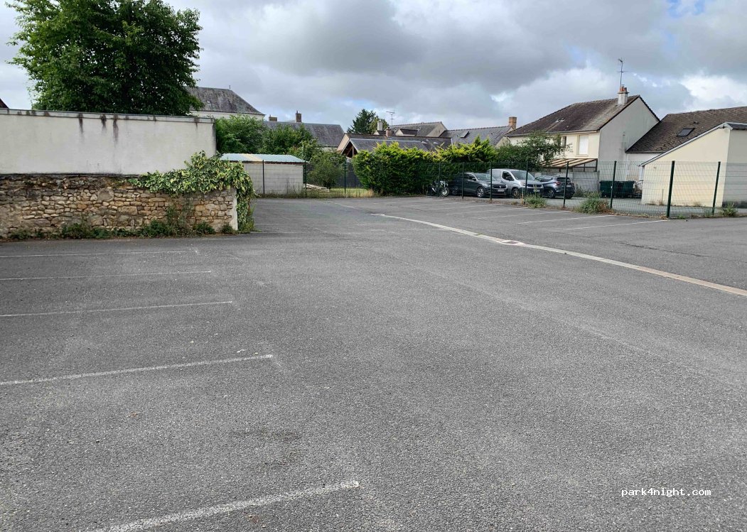 (18570) La Chapelle-Saint-Ursin - 6 Rue Parmentier — foto