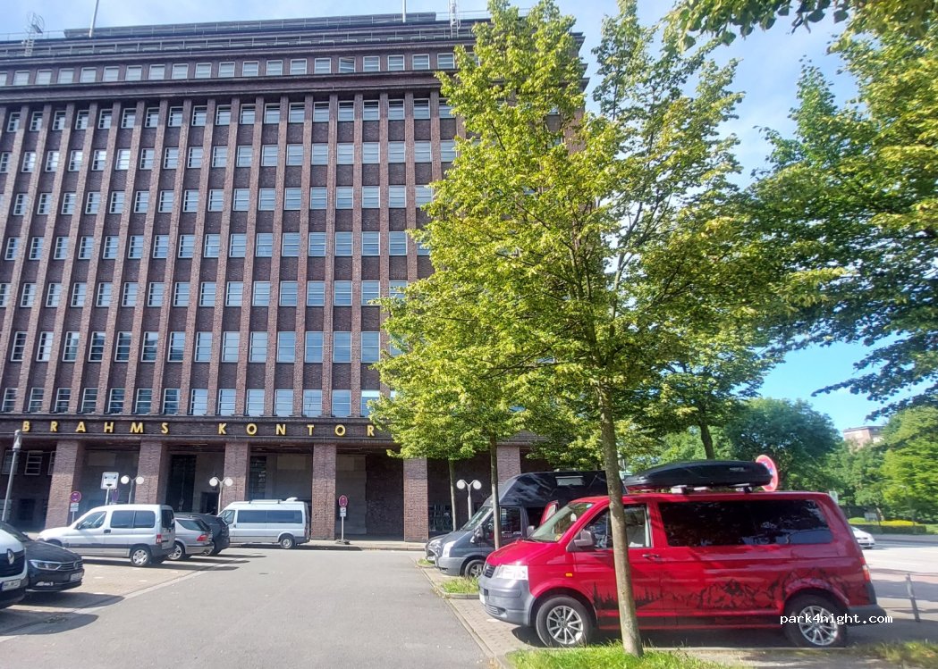(20355) Hamburg - 3 Johannes-Brahms-Platz — foto
