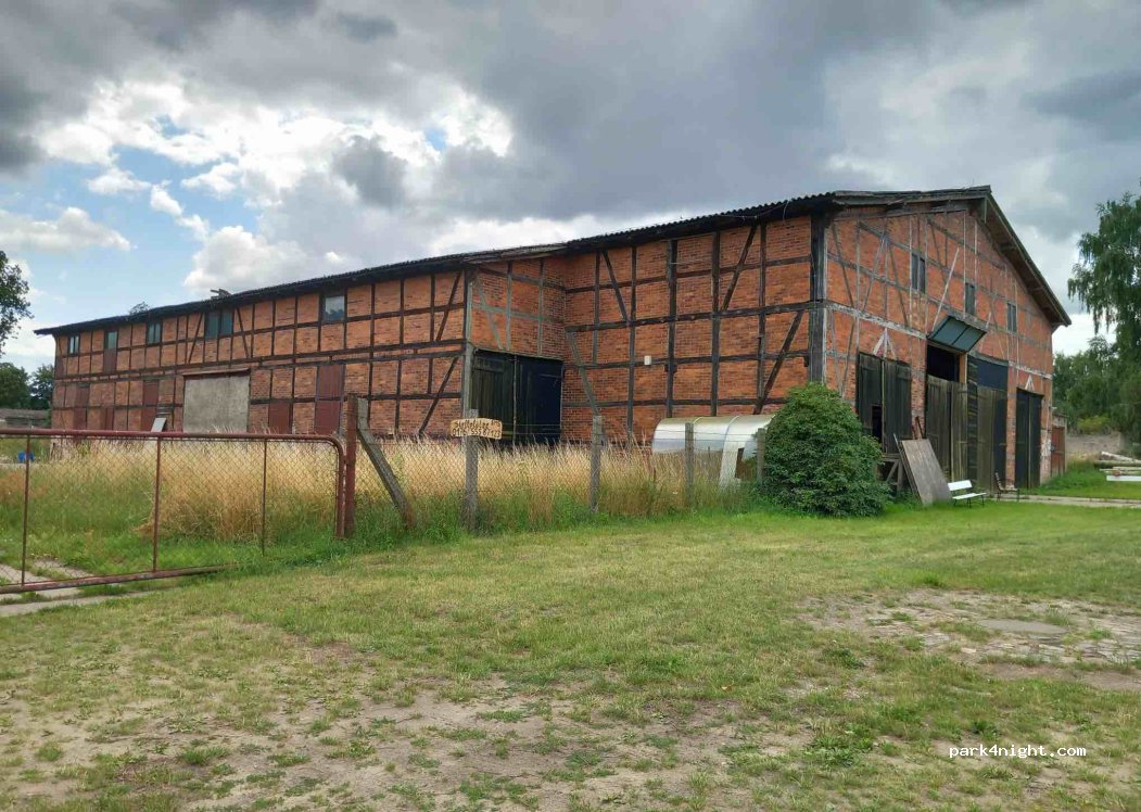 Wohnmobil Stellplatz an der alten Fachwerk Scheune — foto