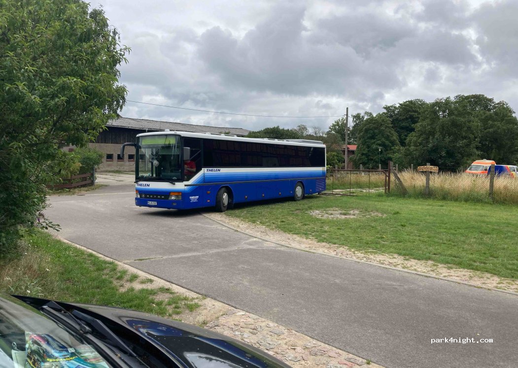 Wohnmobil Stellplatz an der alten Fachwerk Scheune — foto 2