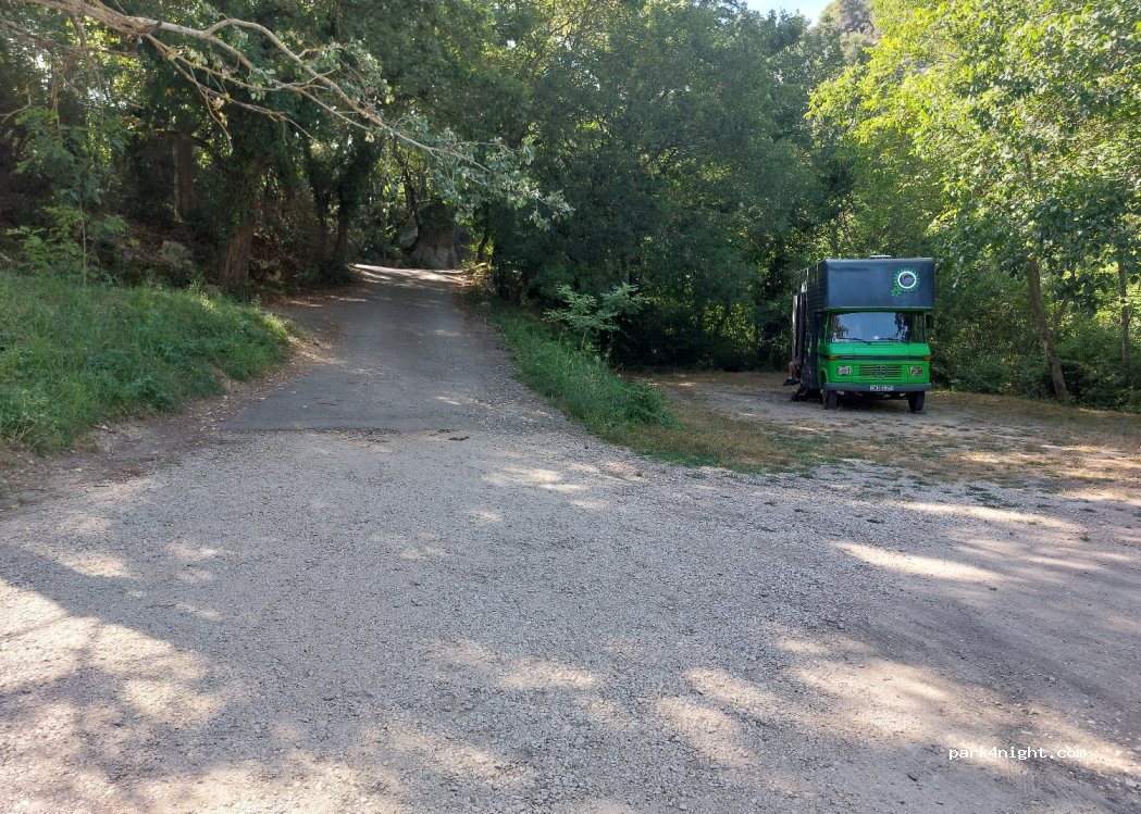 (84480) Buoux - Rte des Seguins — foto