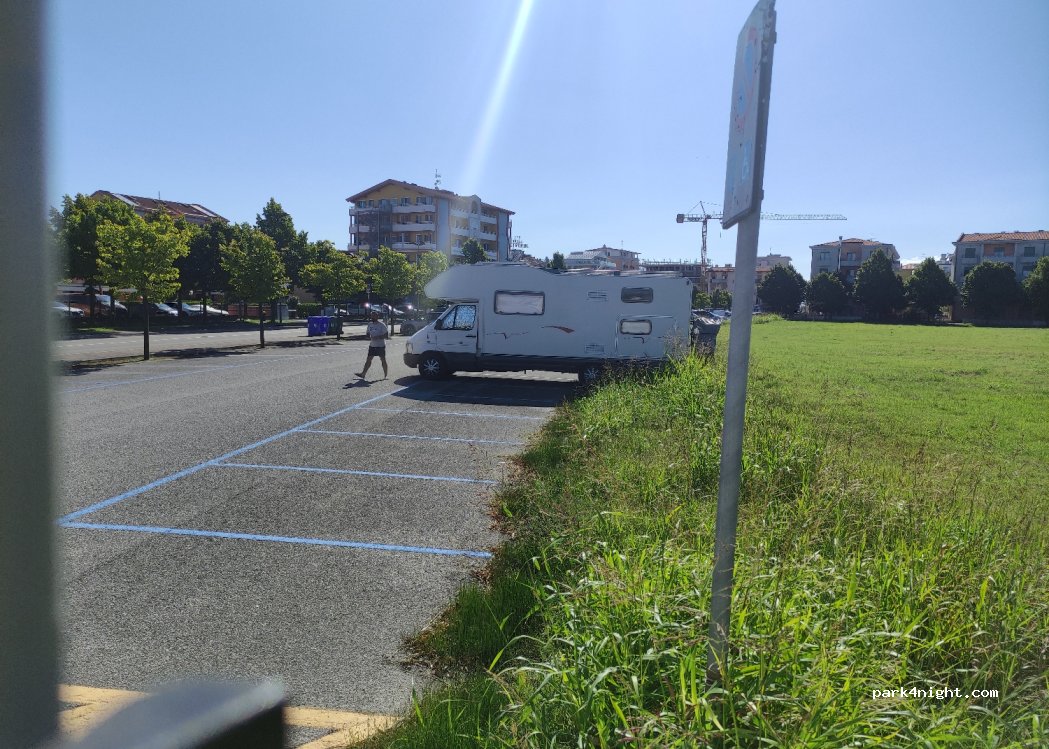 (30021) Caorle - 1 Via Firenze — foto