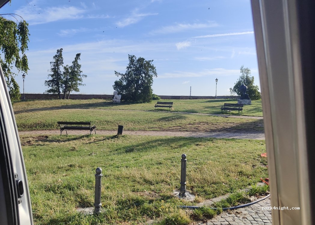 (21131) Petrovaradin - Unnamed Road — foto