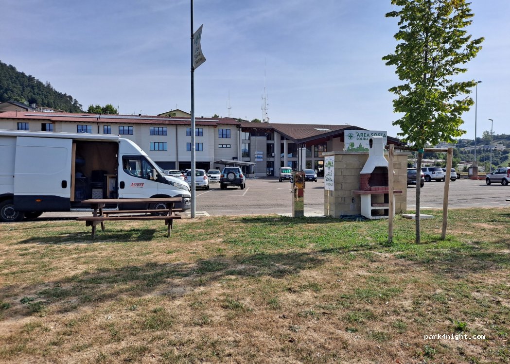 (42035) Castelnovo Ne' Monti - 10 Via dei Partigiani — foto