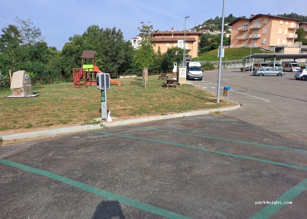 (42035) Castelnovo Ne' Monti - 10 Via dei Partigiani — foto 3