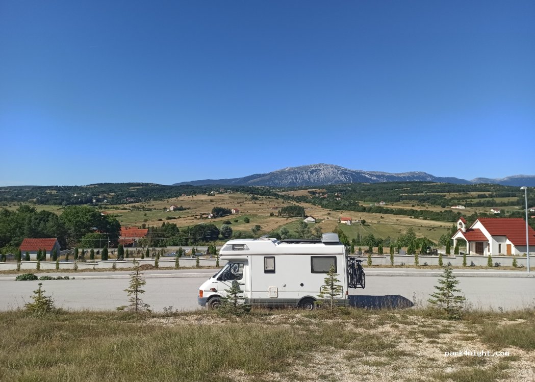 (12) Livno - Unnamed Road — foto