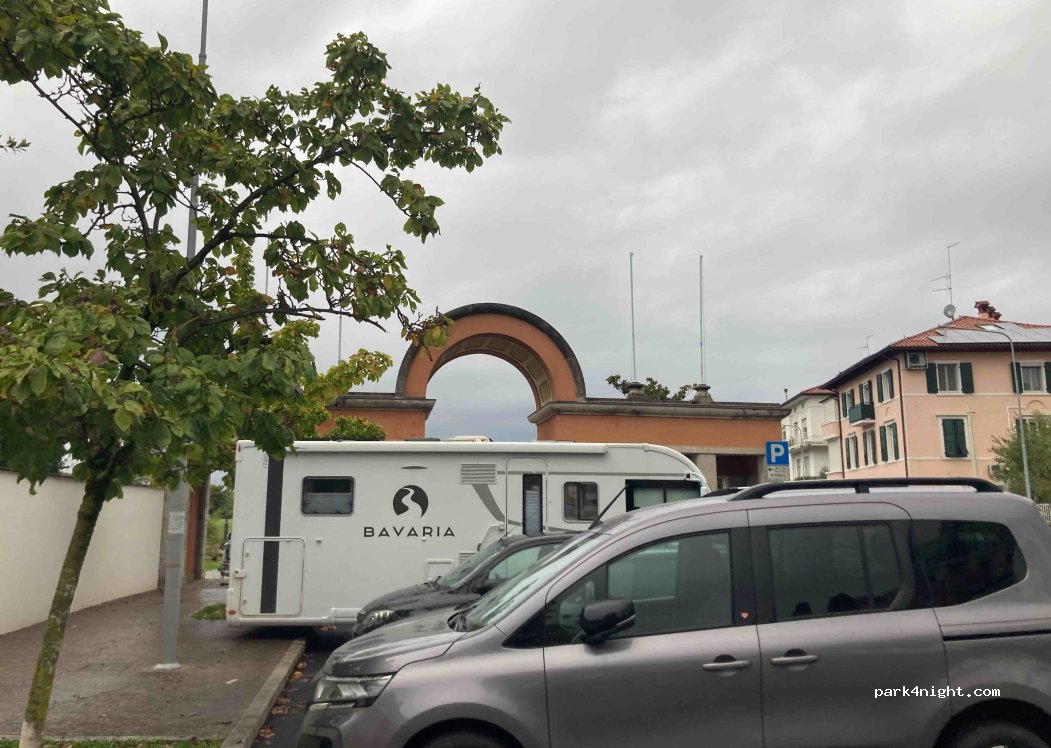 (33100) Udine - 7 Via Luigi Moretti — foto 2