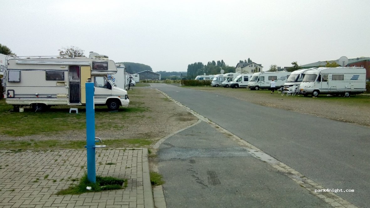 Wohnmobilstellplatz Kleve Bahnhof — foto