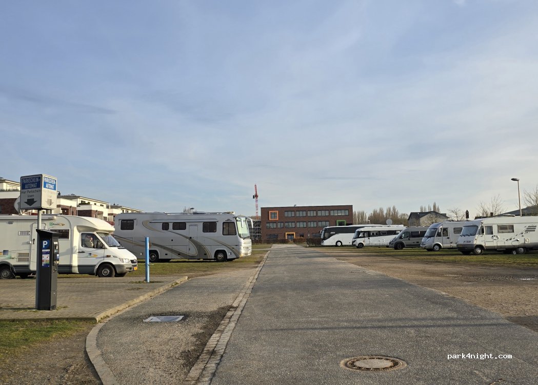 Wohnmobilstellplatz Kleve Bahnhof — foto 4