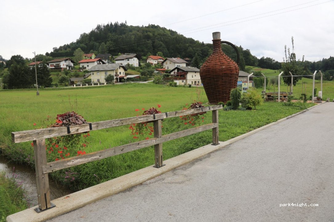 (8295) Tržišče - 10 Tržišče — foto