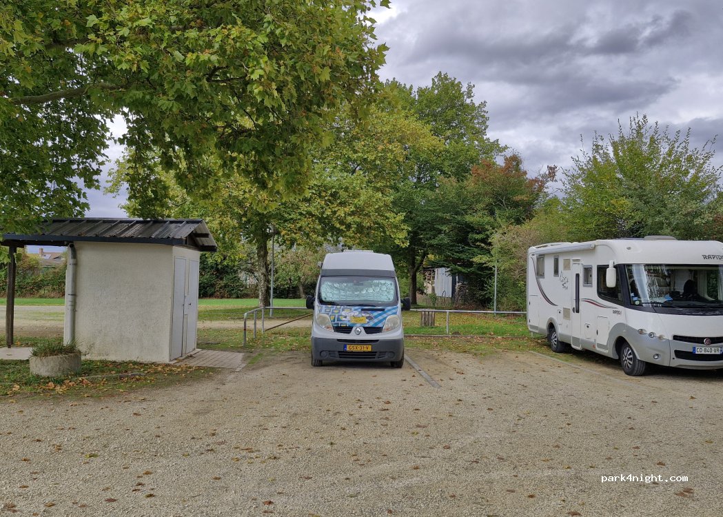 Aire de camping car de Levet — foto 5