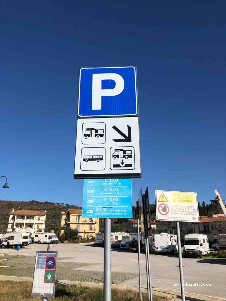 Area sosta camper San Feliciano — foto