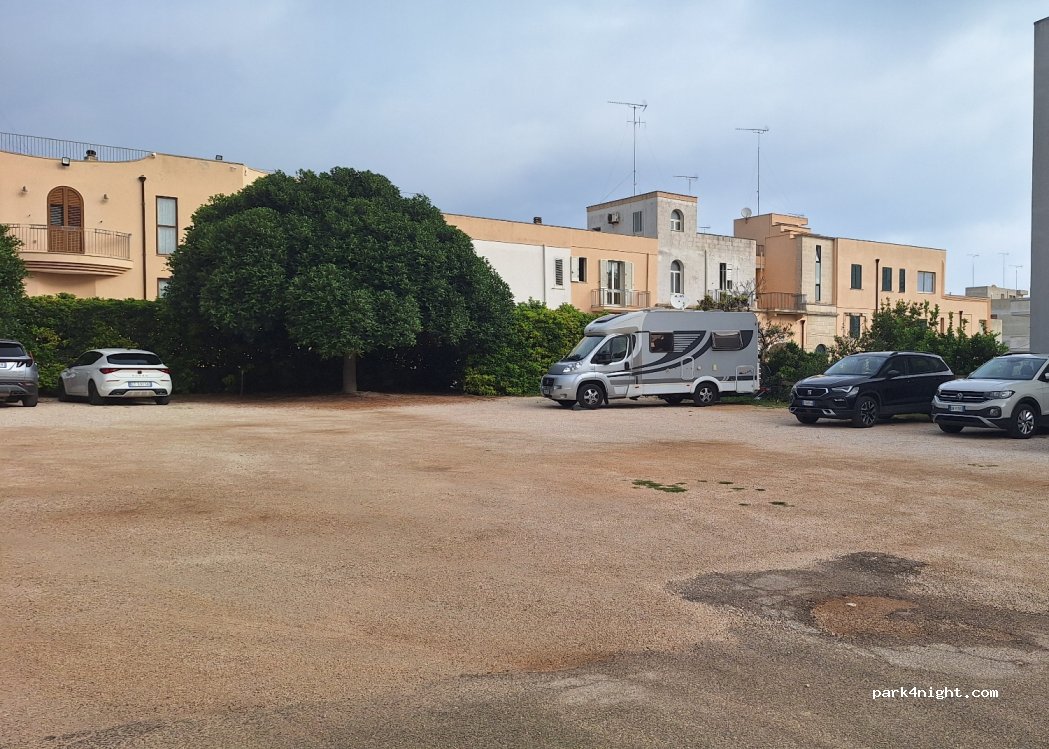 (73028) Otranto - 8 via Renis — foto 4