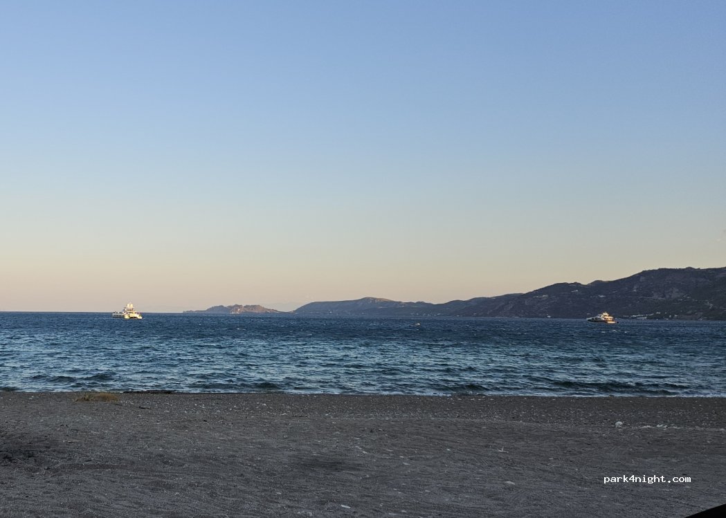 (203 00) Loutraki - Unnamed Road — foto 2
