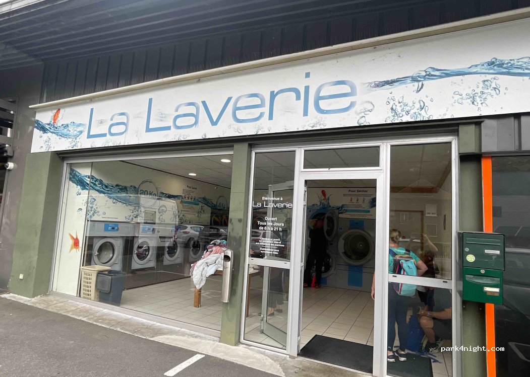 (74700) Sallanches - 842 Avenue de Genève — foto