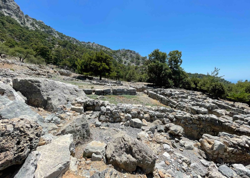 (700 04) Kato Simi - Unnamed Road — foto 4