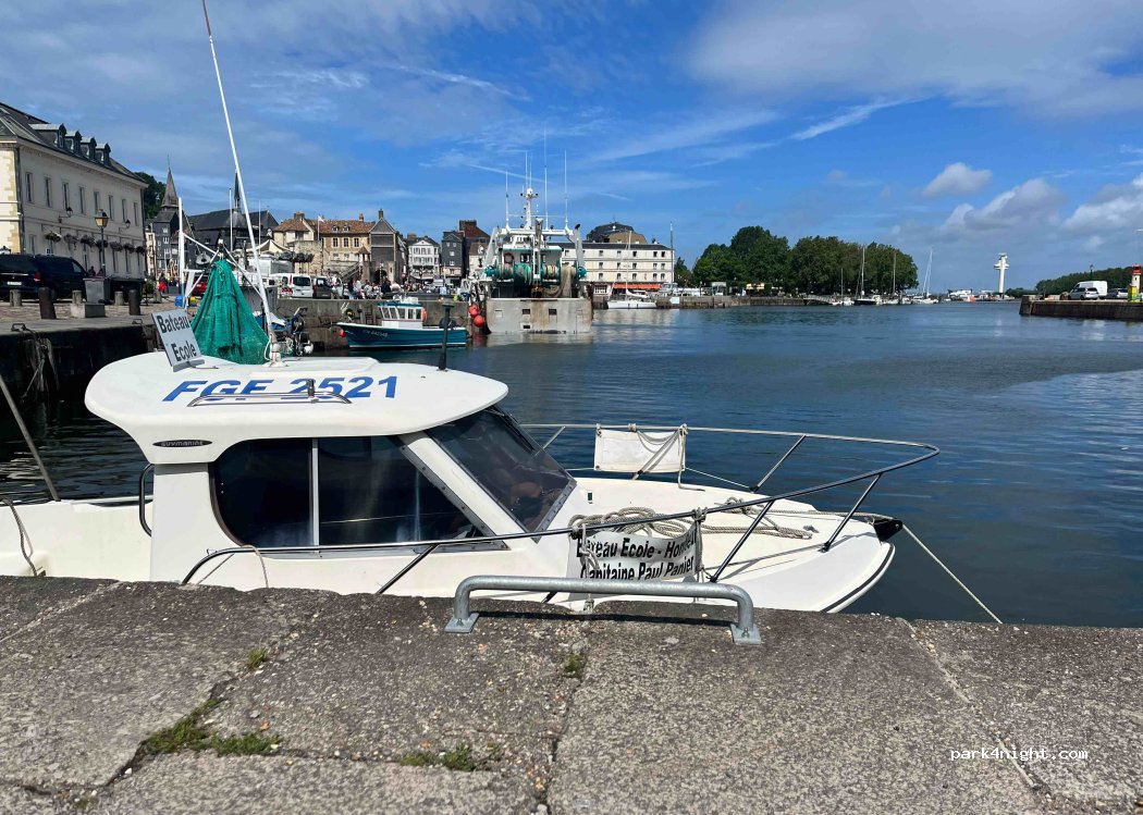 () Honfleur - Unnamed Road — foto