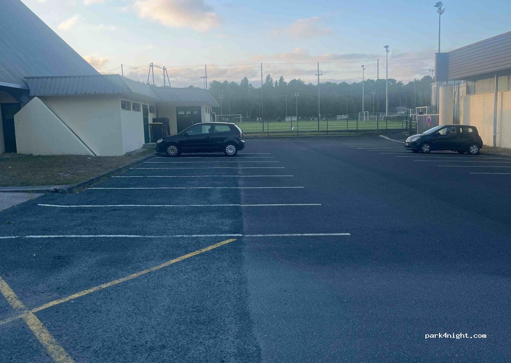 (33610) Cestas - Chemin de Canéjan — foto 2