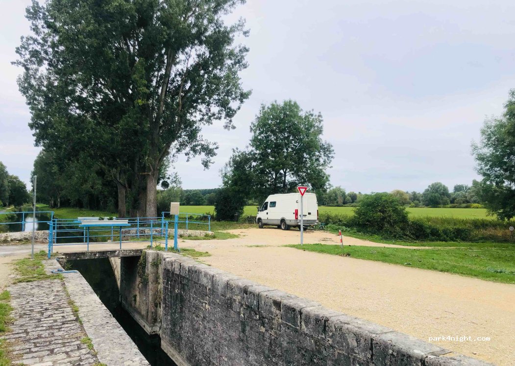 (18000) Bourges - 58 Chemin de l'Écluse — foto 2