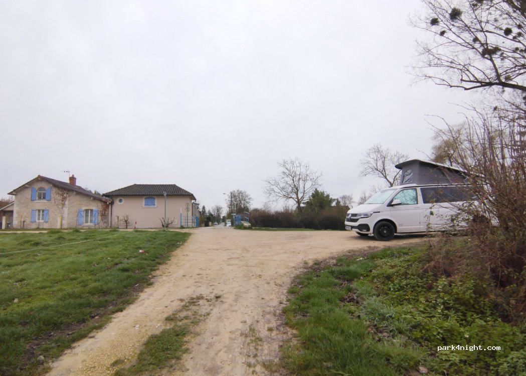 (18000) Bourges - 58 Chemin de l'Écluse — foto 3