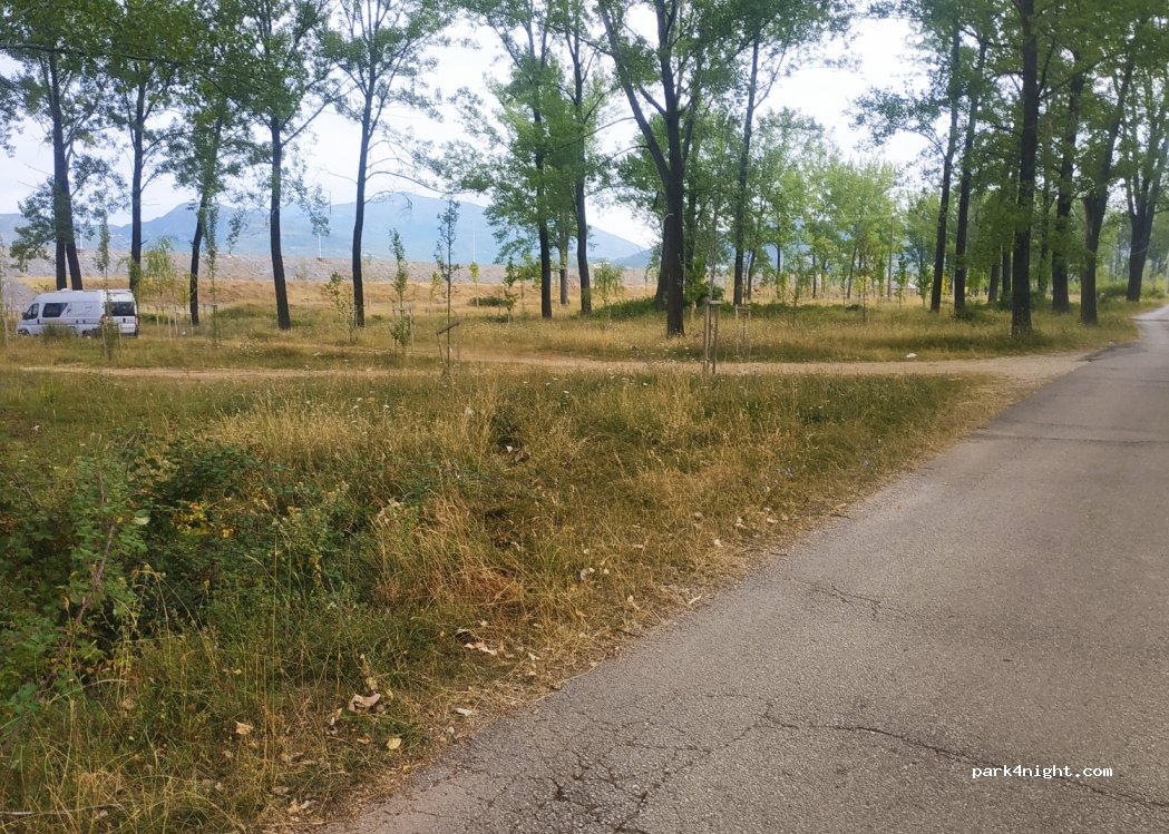 (81400) Niksic - Unnamed Road — foto