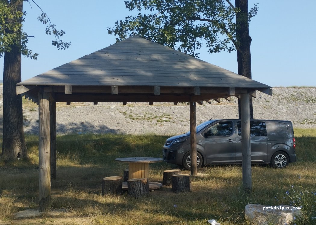 (81400) Niksic - Unnamed Road — foto 2