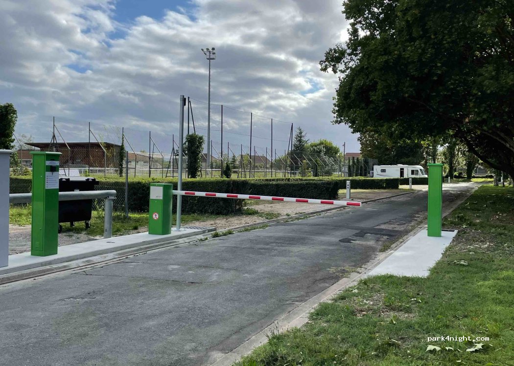 (45340) Beaune-la-Rolande - Rue du Stade — foto 3