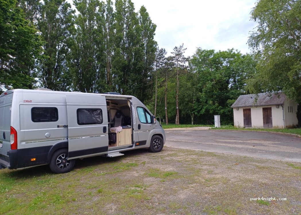 (45340) Beaune-la-Rolande - Rue du Stade — foto 4