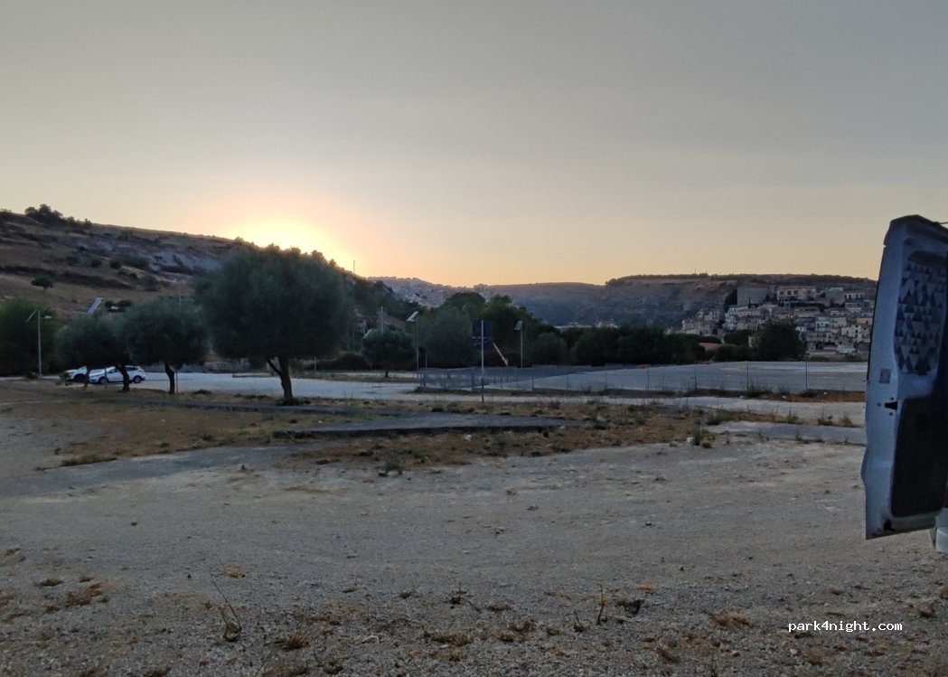 (97100) Ragusa - S.da Comunale Cimitero Nuovo — foto