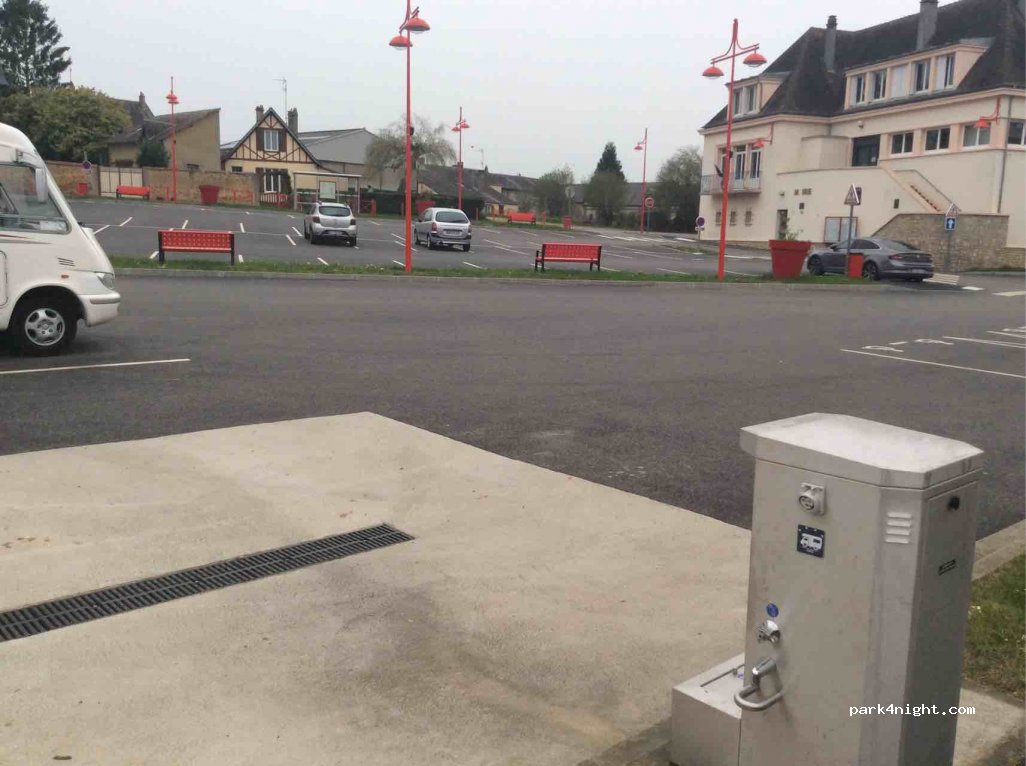 (61370) Sainte-Gauburge-Sainte-Colombe - Place de la Mairie — foto 2